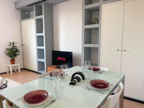 Spazioso Apt vicino Stazione - Posto Auto Treviso